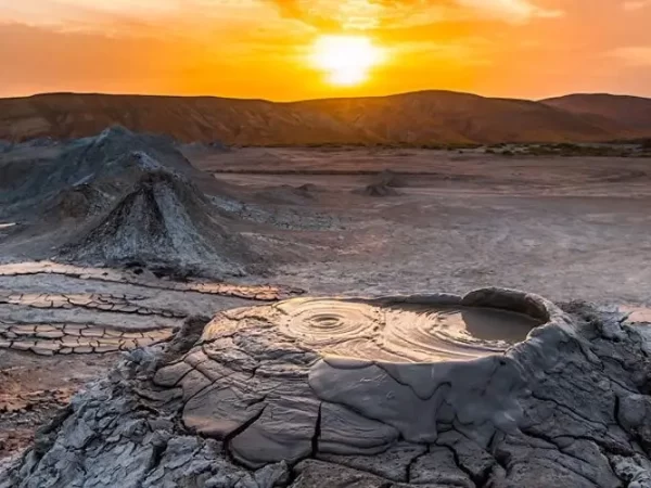 Экскурсия в Гобустан и грязевые вулканы