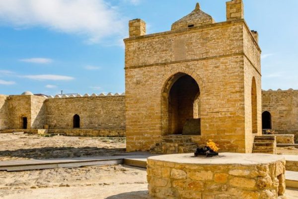 Экскурсия по Апшерону — Атешгях, Янардаг и Мярдакяны