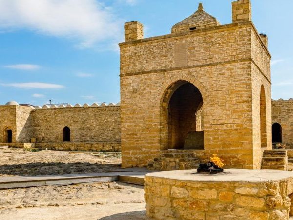 Экскурсия по Апшерону — Атешгях, Янардаг и Мярдакяны